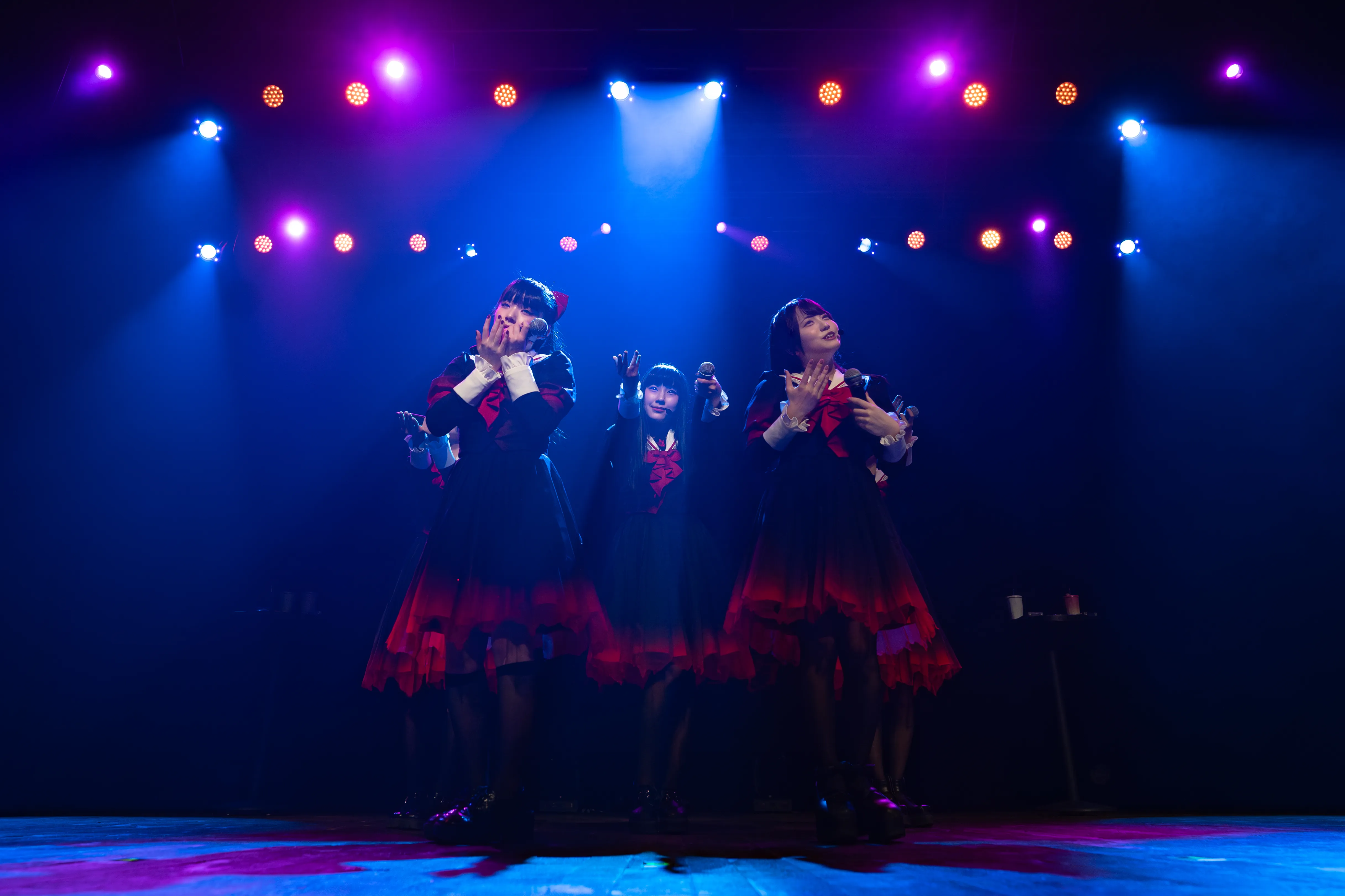 Phantom Siita delivered a haunting performance that captivated Anaheim